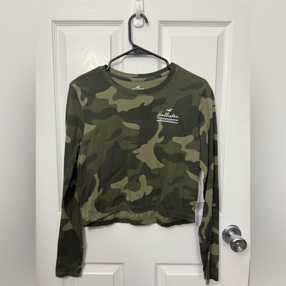 Hollister Green Camo Long Sleeve Crop Top